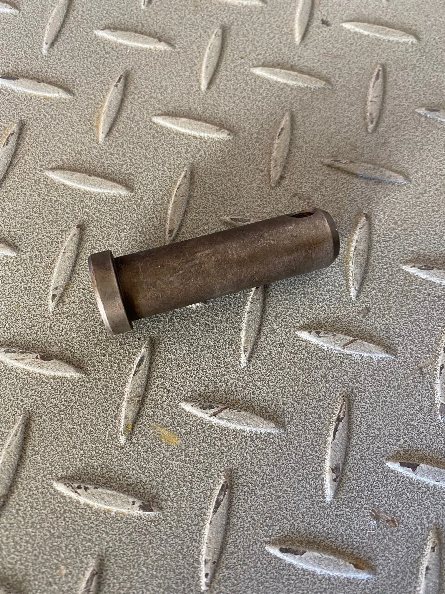 4J2036 - PIN, BELLY GUARD MOUNT - $14.50+GST EA