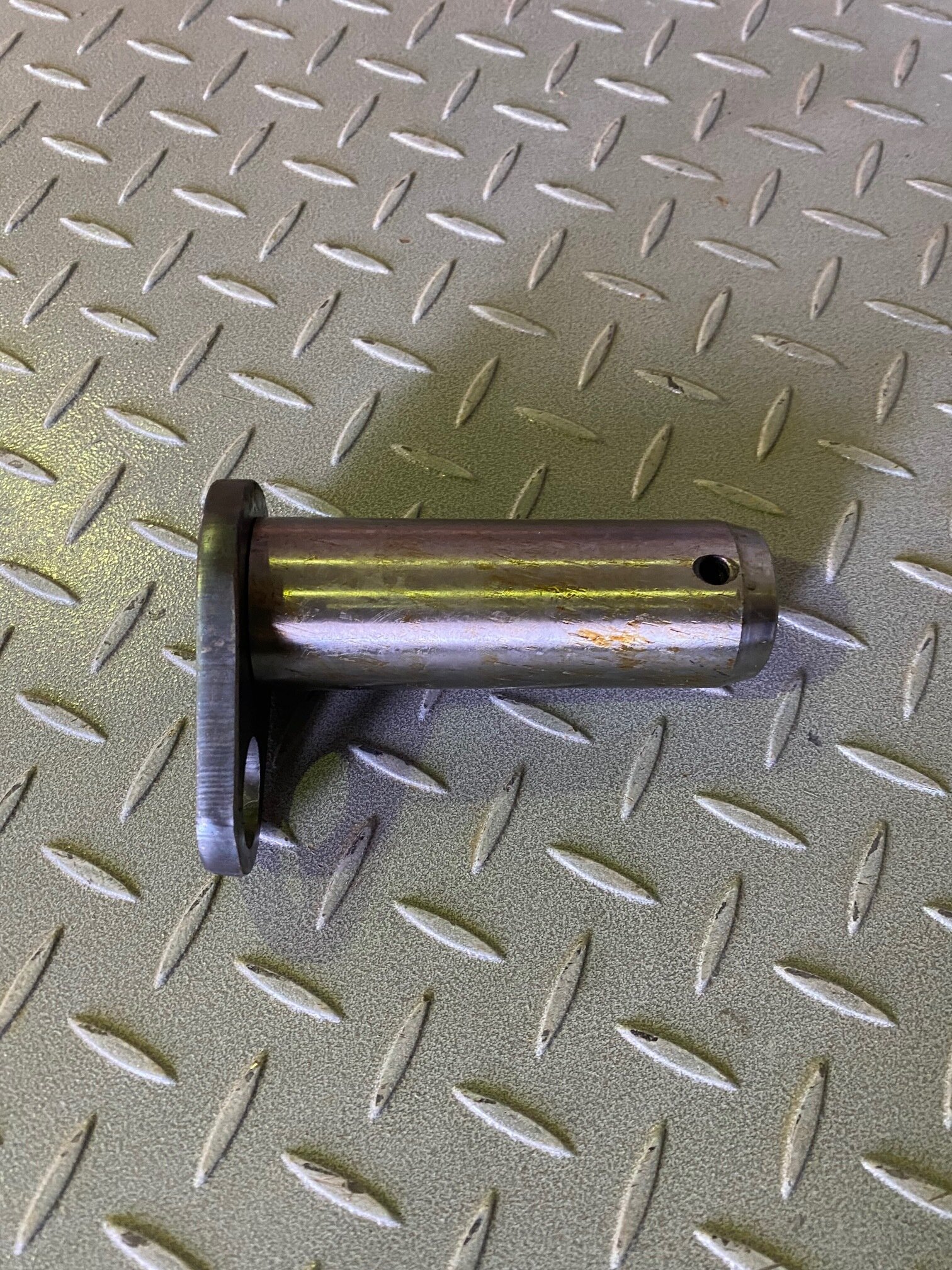 3053384 - PIN, CYLINDER MOUNT - $95.00+GST EA