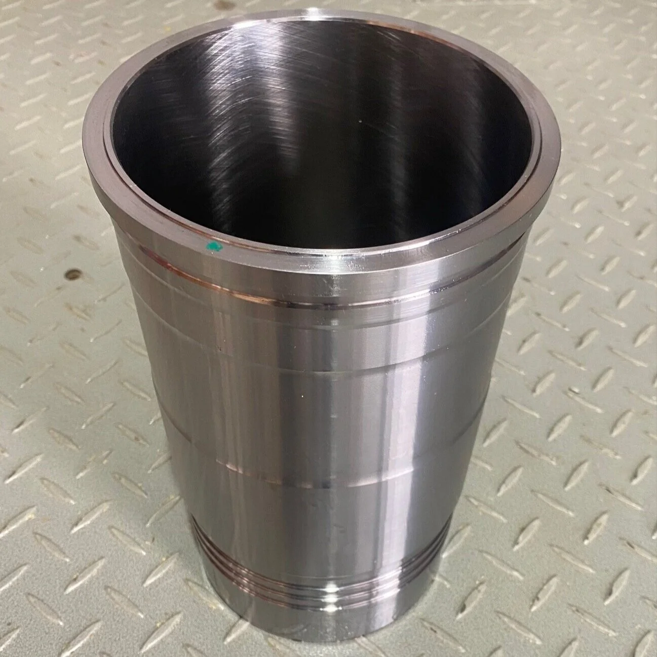 5560701 - LINER, CYLINDER - $POA