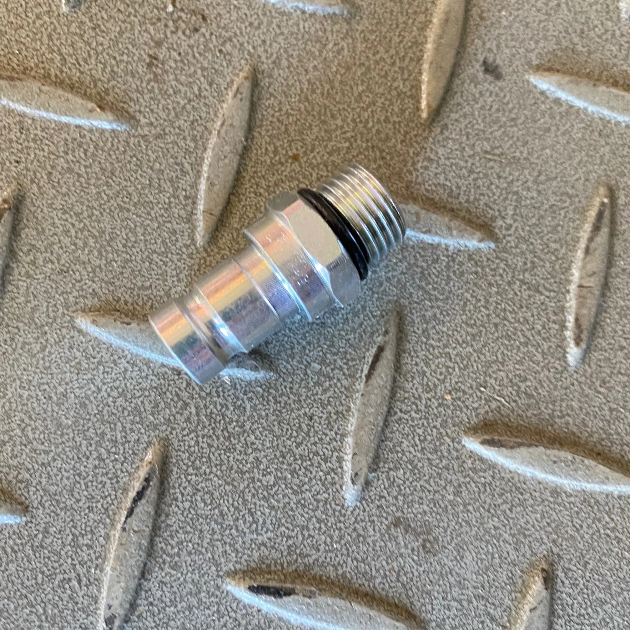 6V3965 - FITTING, TEST PORT (QUICK DISCONNECT) - $20.00+GST EA