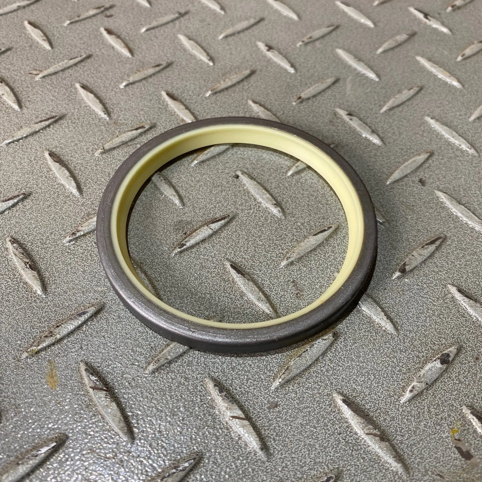 1161495 - SEAL, PIN (LIP TYPE)