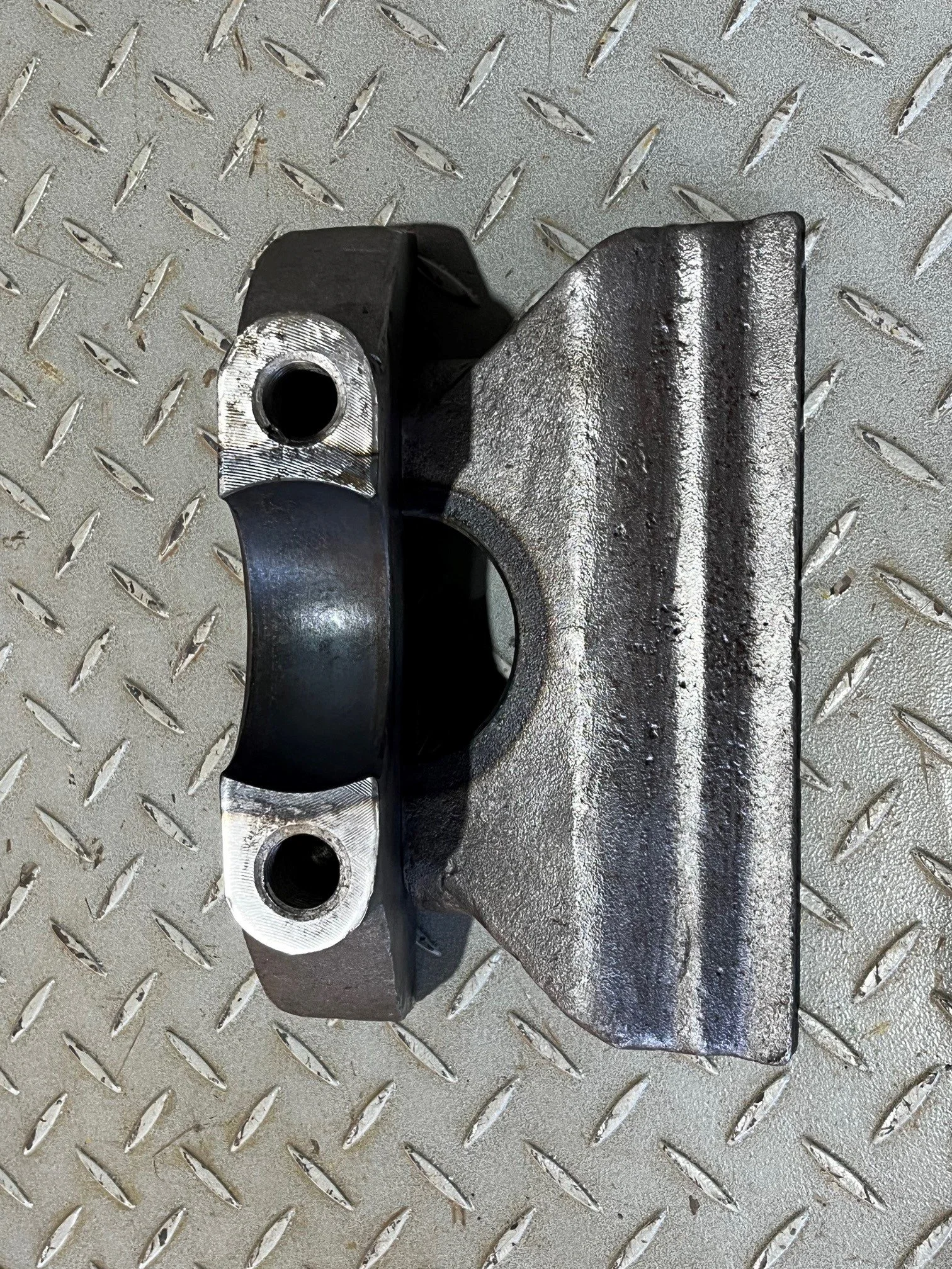 7J4982 - BEARING, APRON - $275.00+GST EA
