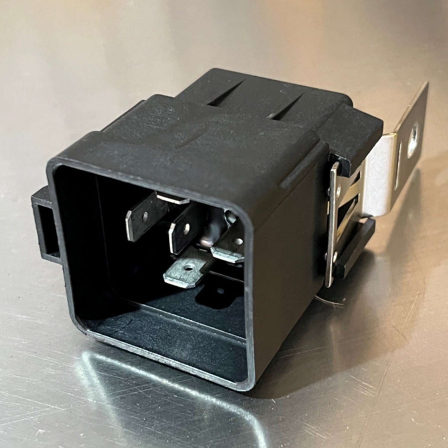3E5239 - RELAY - $28.00+GST EA