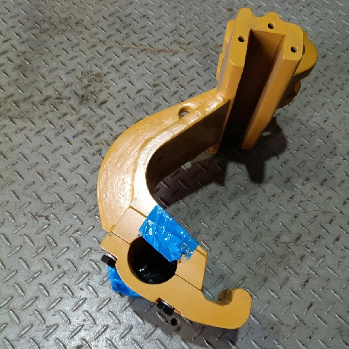 3387445 - BRACKET AS, BLADE (CENTER) - $2000.00+GST EA