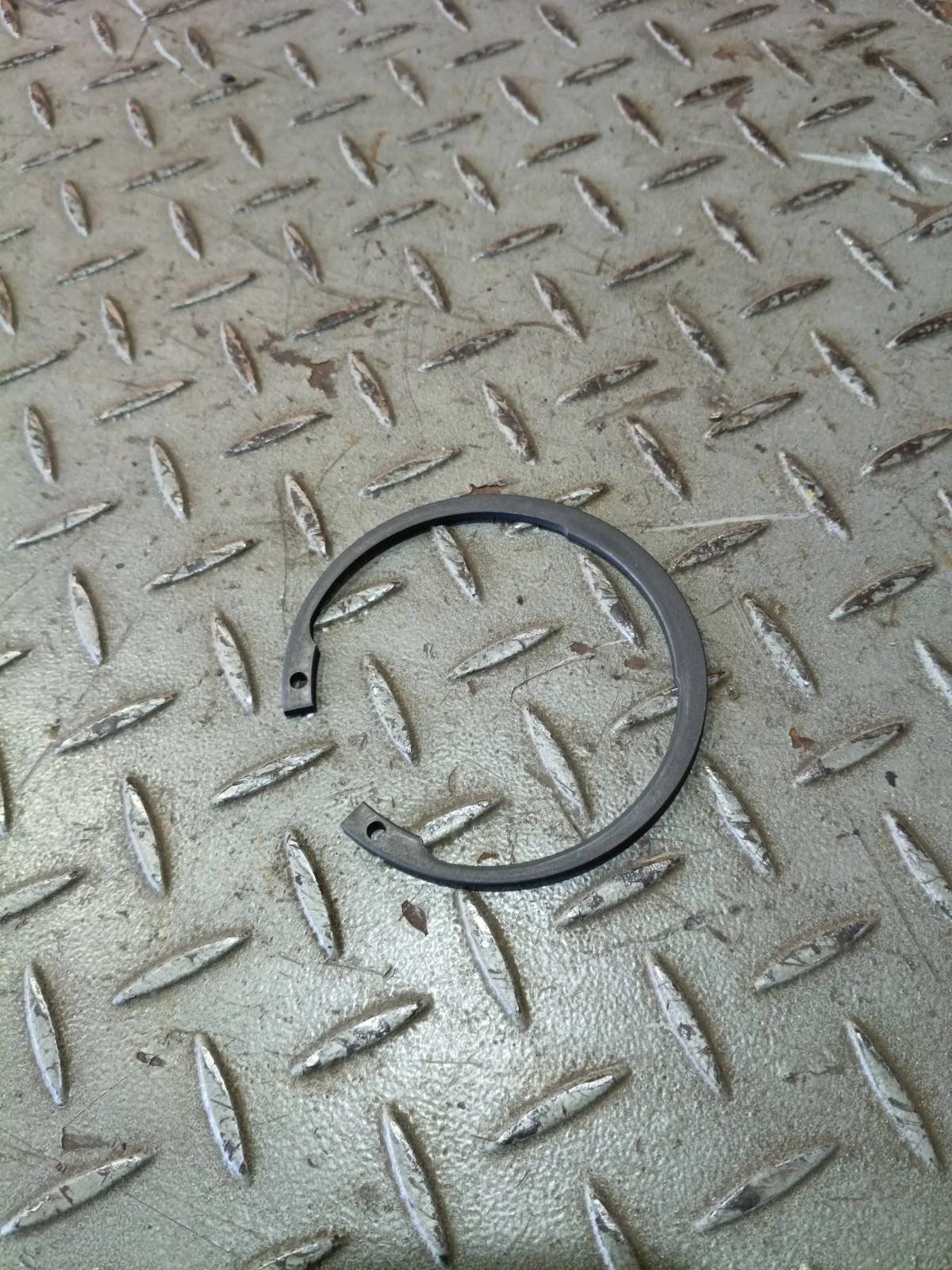 1J6472 - RING, RETAINING - $15.00+GST EA