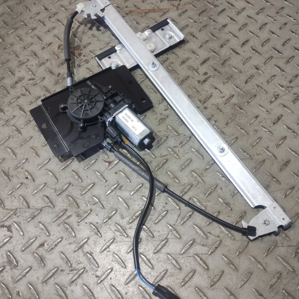 6240997 - DRIVE AS, WINDOW (LH) - $550.00+GST EA