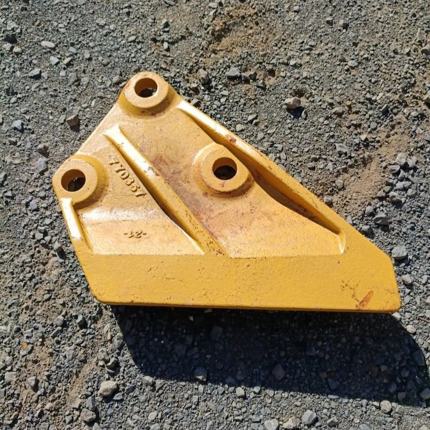 7Y0357 - SIDE CUTTER, BUCKET (RH) - $180.00+GST EA