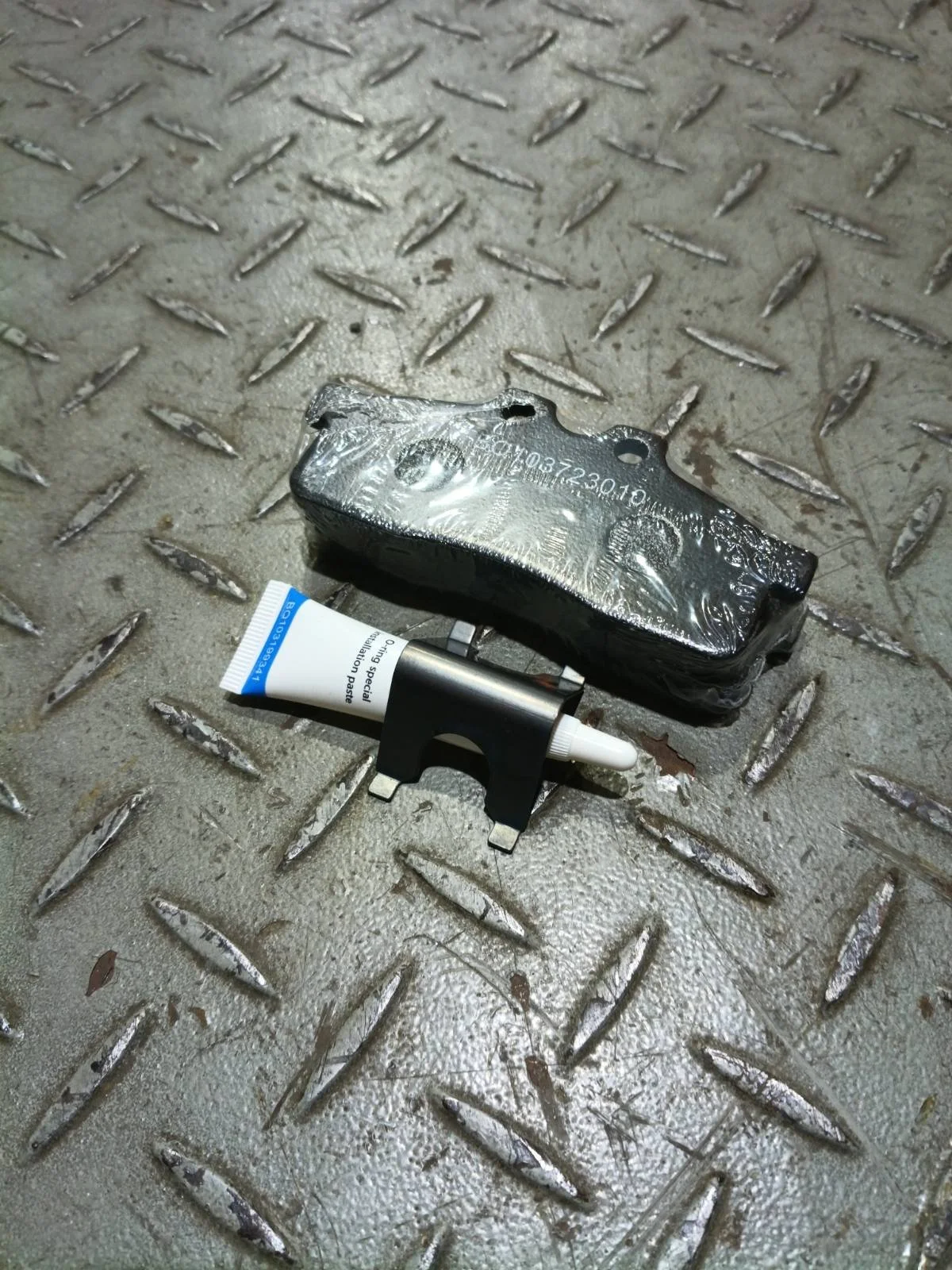 2590128 - KIT, PAD - PARKING BRACK DISC - $ 70.00+GST EA