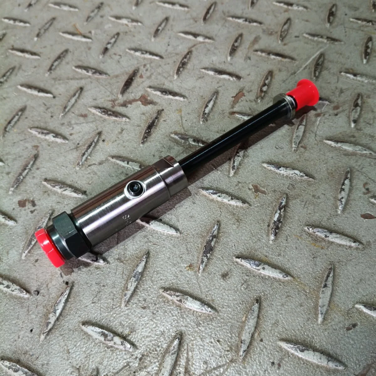 4W7018 - NOZZLE, FUEL INJECTOR - $225.00+GST EA