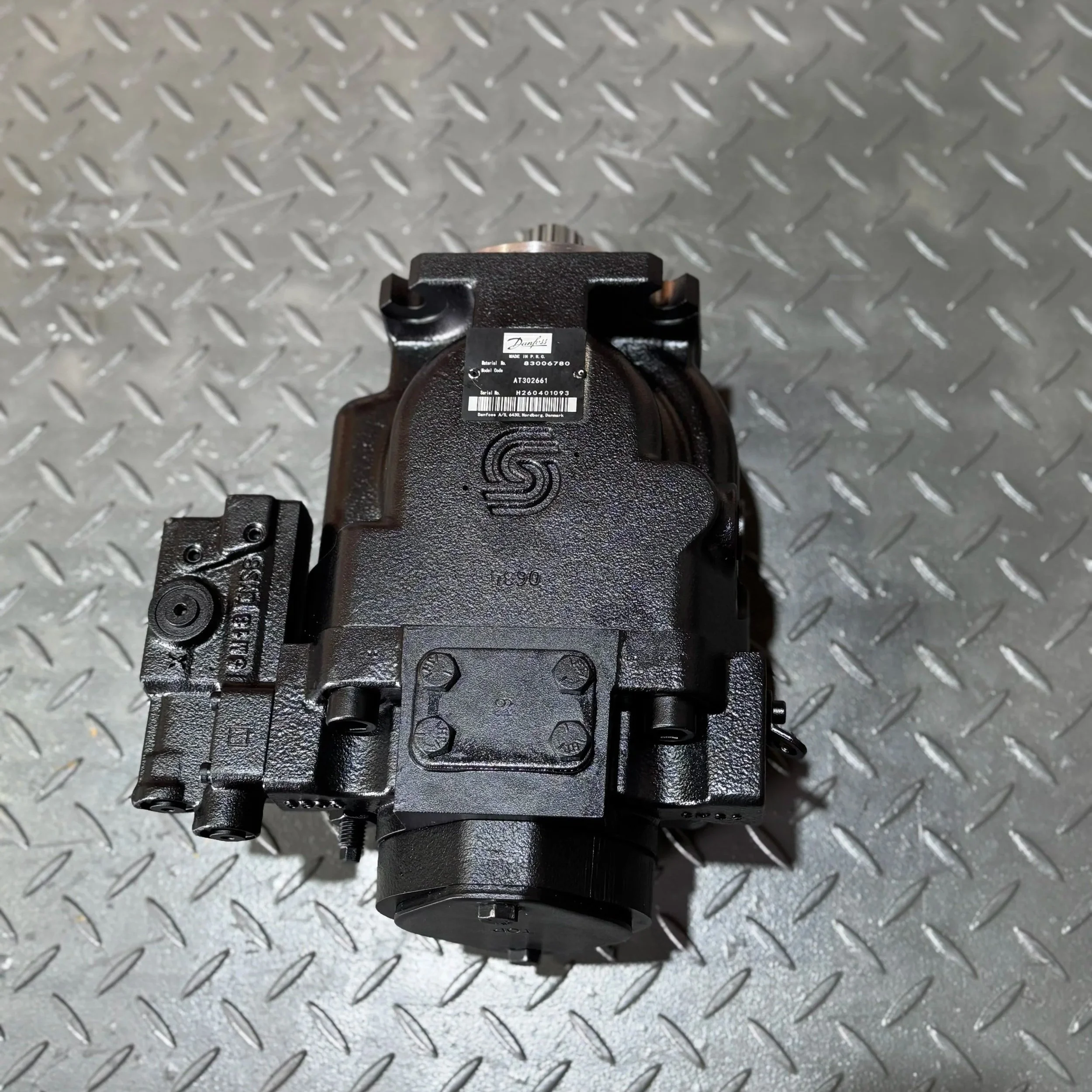 AT302661 - PUMP GP, MAIN HYDRAULIC W/AUXILIARY MOUNT - $10,000.00+GST EA