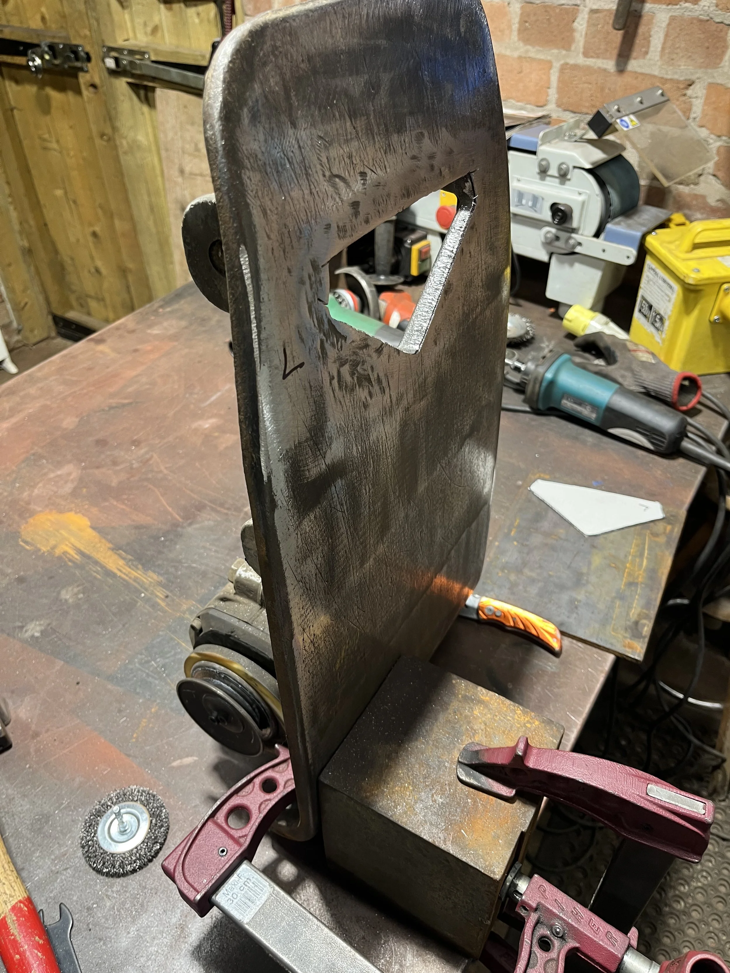 Difficult repair of a waker-plate shoe, joining cast steel to mild steel