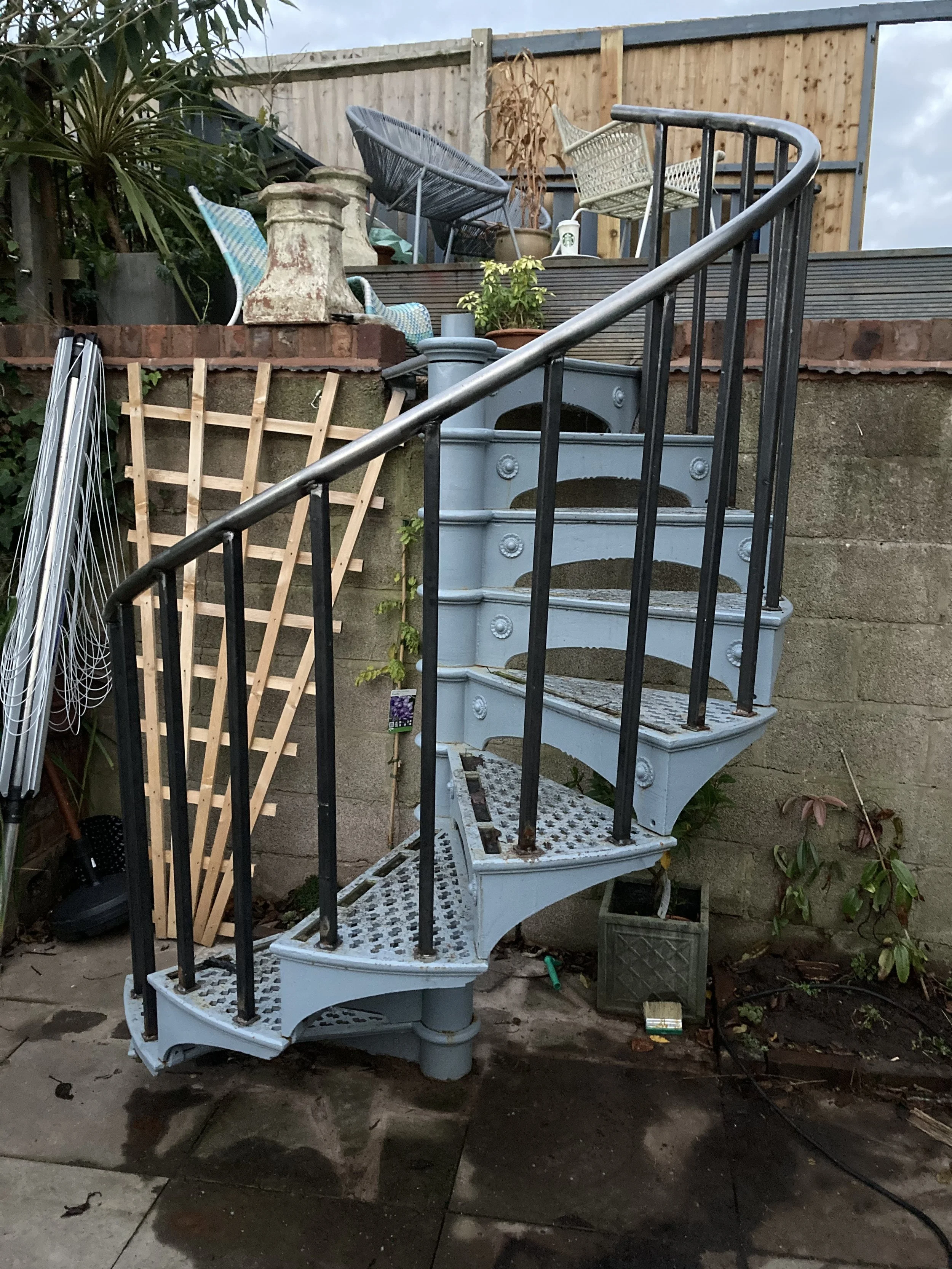 Custom fit hand rail for a customers spiral staircase