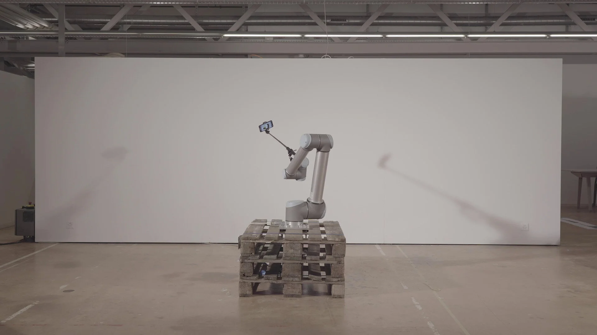 ego-stick-robot-narcissic-installation-art.jpg