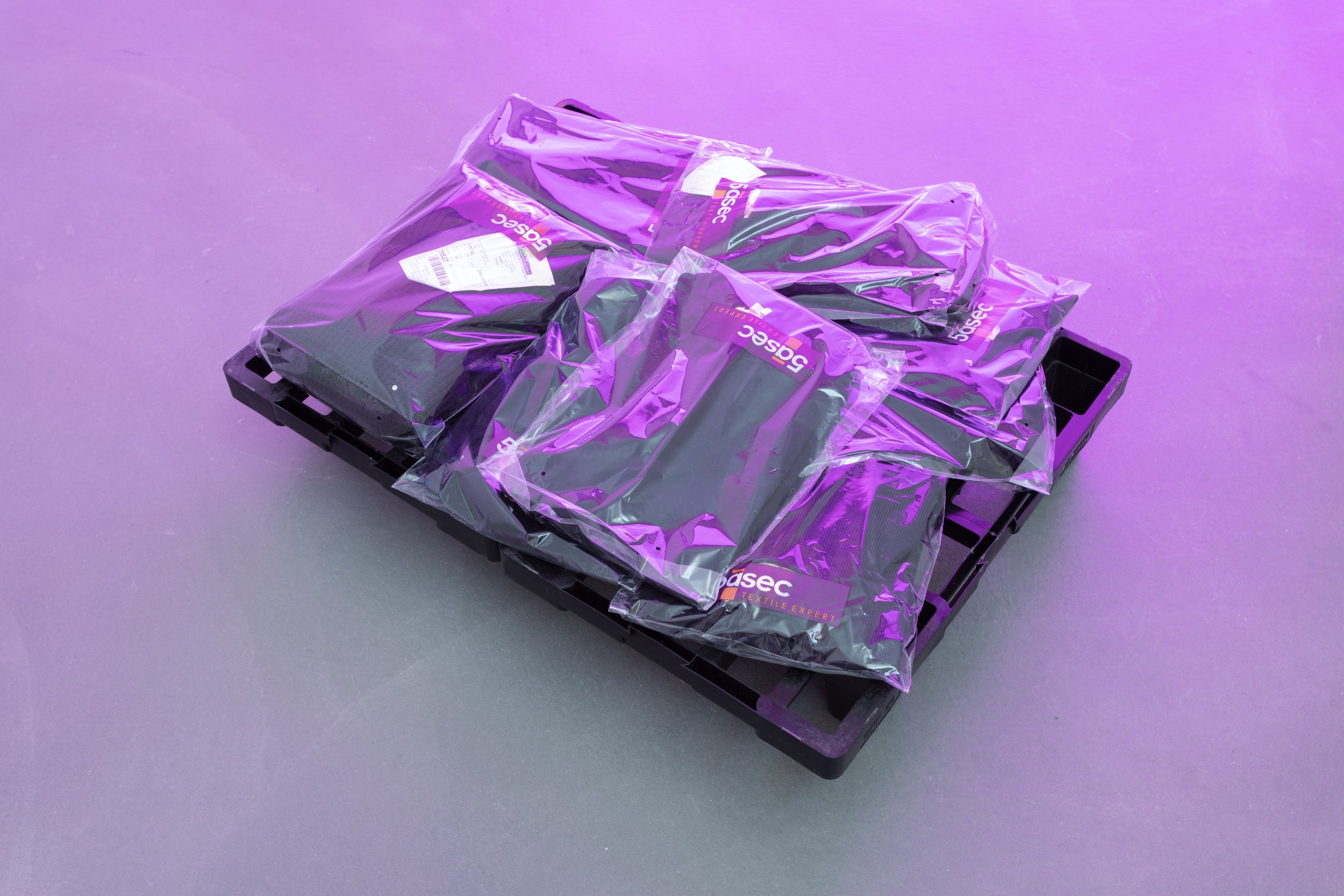    S.M. (Genève) , 2023, Pullovers, plastic film, plastic palette, 80 x 60 x 15 cm 