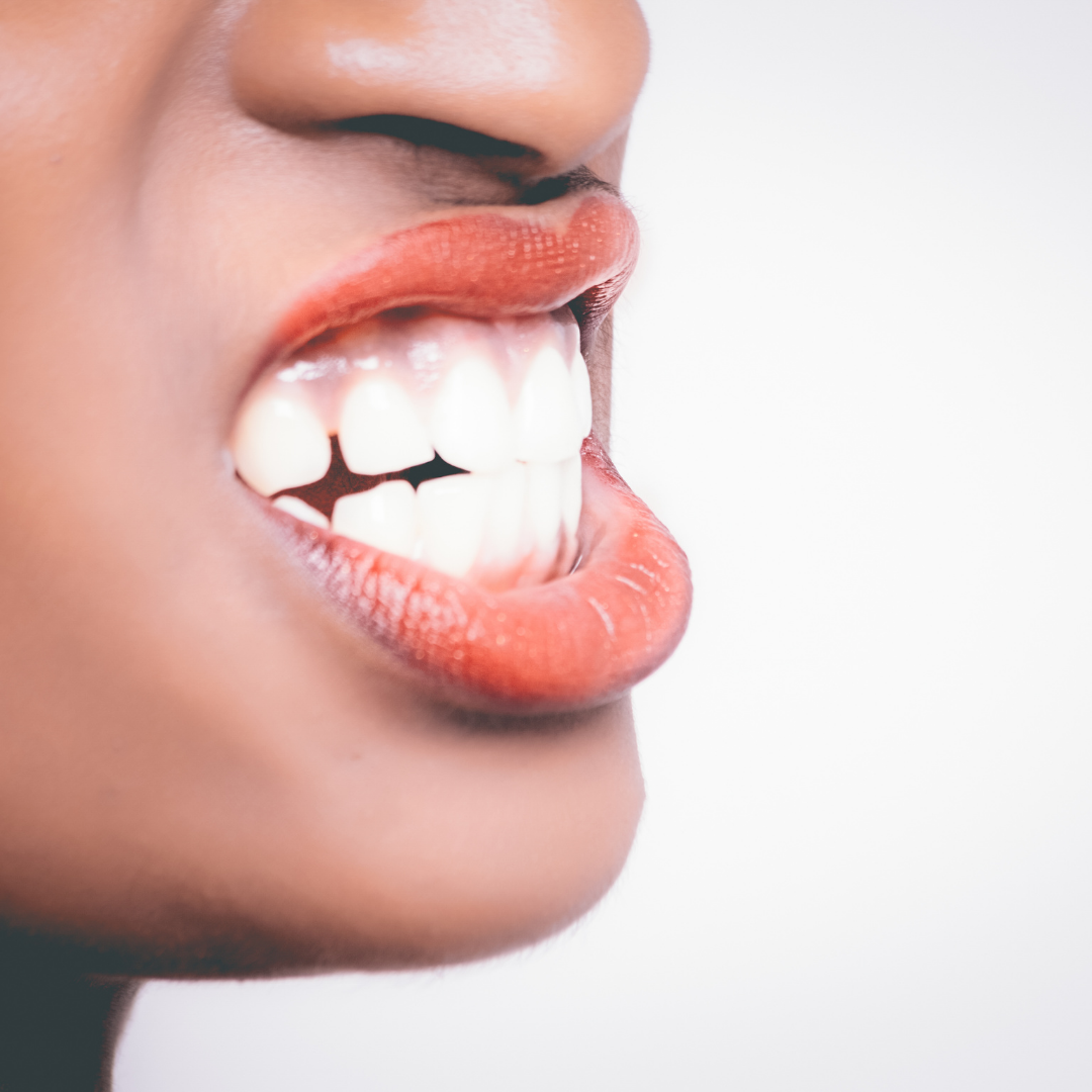 Comment j'ai sauvé mes dents grâce aux huiles essentielles de Tea Tree