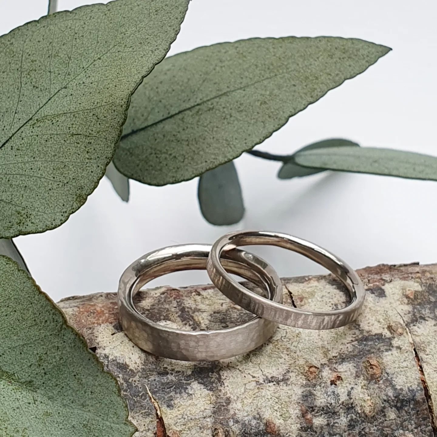 Meet Scottish couple Rachel and Robin who ventured back to their roots from Munich, to create something truly special for their summer wedding in St Andrews last year. ❤ 

Two lengths of 18ct white gold D shaped wire were presented to Rachel and Robi