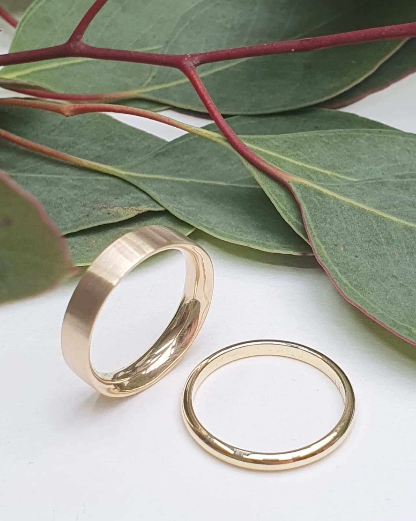 As Autumn was drawing near last year, the lovely Catherine and Adam journeyed from the coastlines of my own roots in North Wales, to the historic streets of Edinburgh. And to do what? Yes, that's right...to make these beautiful wedding rings for each