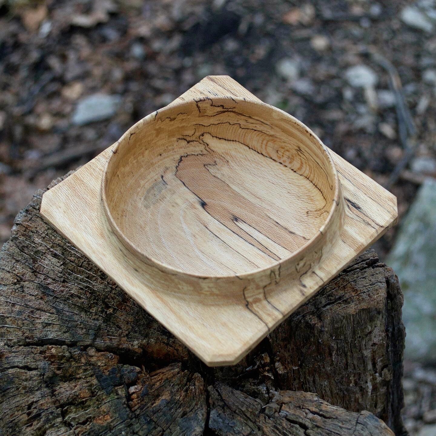 Square rimmed Skaal in Sycamore