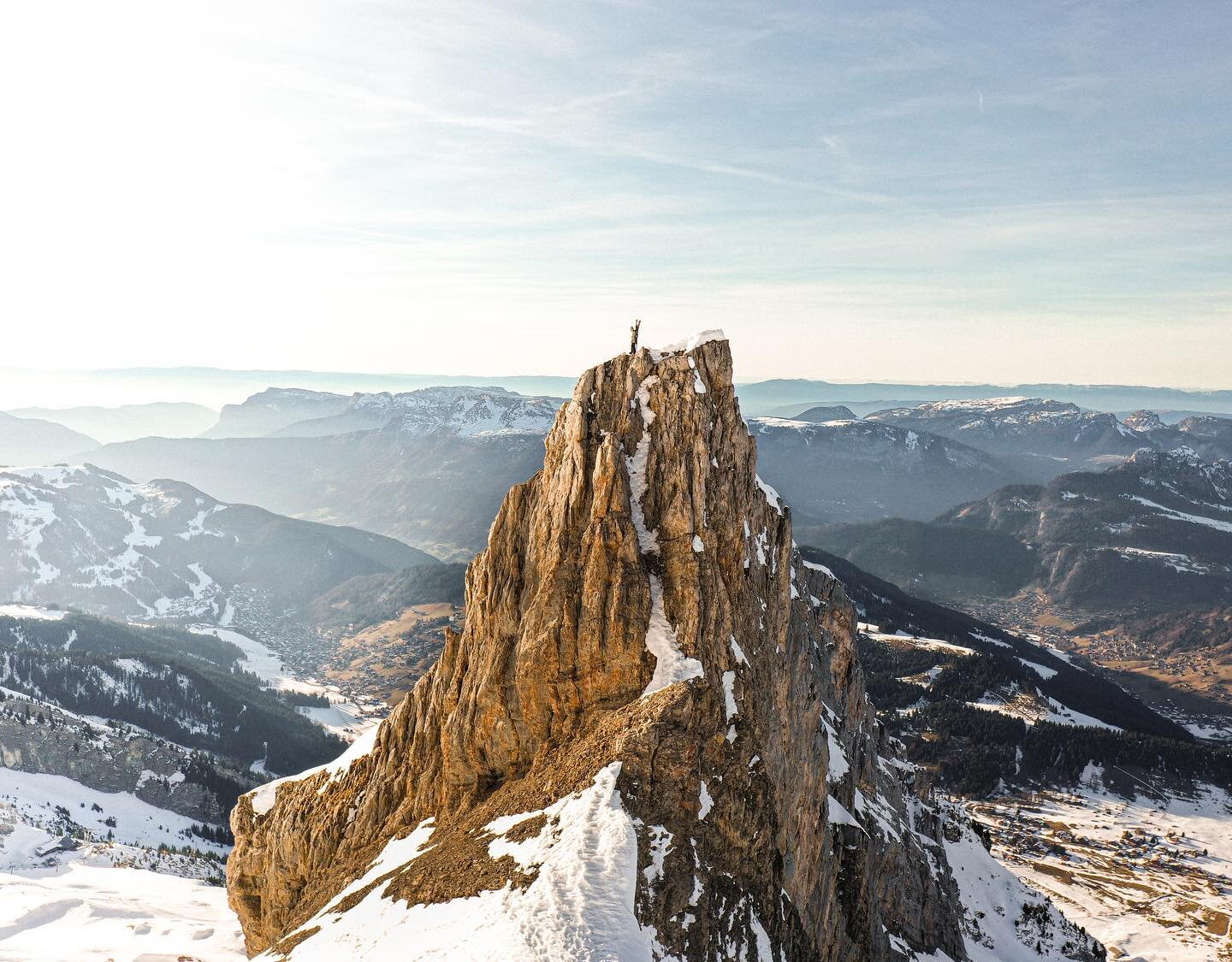 📍To the top w/ @benburatti 
&bull;
&bull;
&bull;
#laclusaz #balme #freeski #mountains #mountainscape #freshairclub #lesexplorateurs #thefrenchoutdoors #backcountryskiing #travelneverends