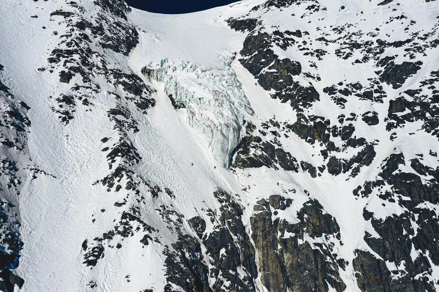 Feeling small 🐜
&bull;
&bull;
&bull;
&bull;
#skyway #courmayeur #italie #helbronner #moquette