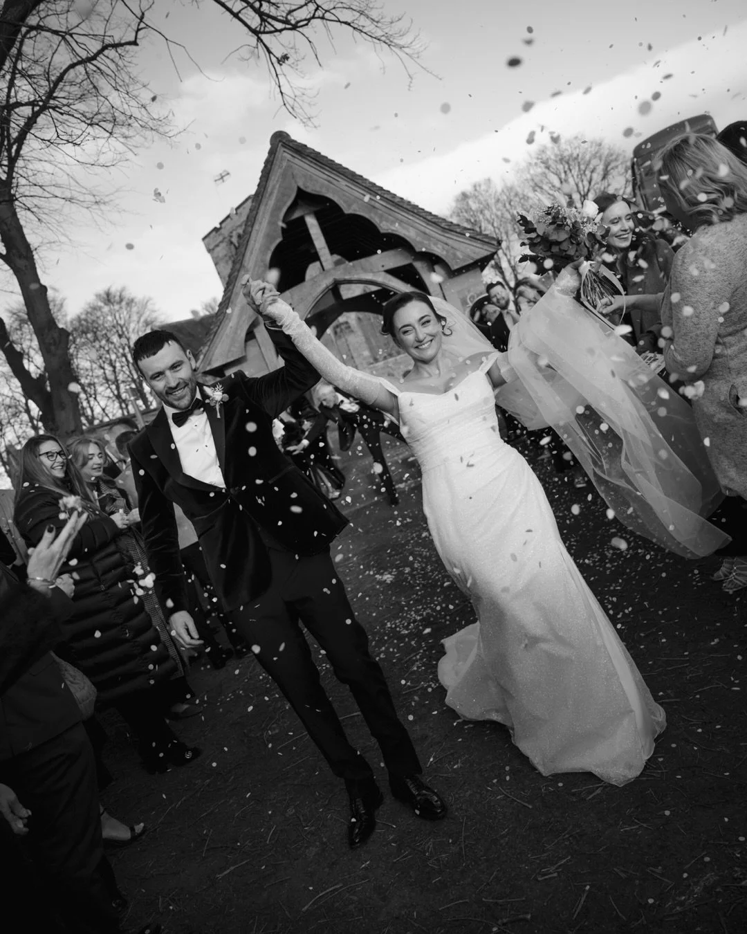 Lush day with Millie + Luke..

Venue: @howardcourtweddings 
Dress: @avarosehamilton 
MUA: @thestudiomakeupandbeauty / @makeup_byhelenax 
Hair: @natalijahair / @pinmepretty.hairstyling 
Flowers: @dried_flowers_uk 
Singer: @vivalavintagesinger 
Band: @