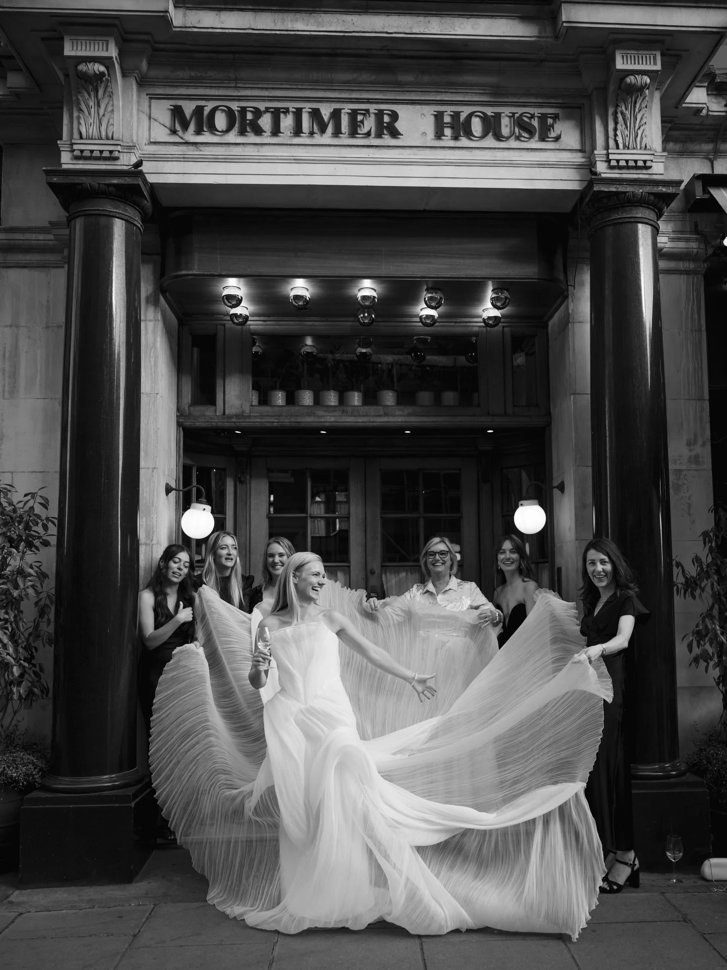 Dreamy 😍

Venues: @mortimerhousekitchen
Bride: @niquebergs 
Dress: @lovelybridelondon
Alterations: @eaw_tailoring
Hair + MUA: @alysebakerartistry

#londonwedding #fitzroviachapel #mortimerhousewedding #weddingeditorial #laurenbraithwaitephotography