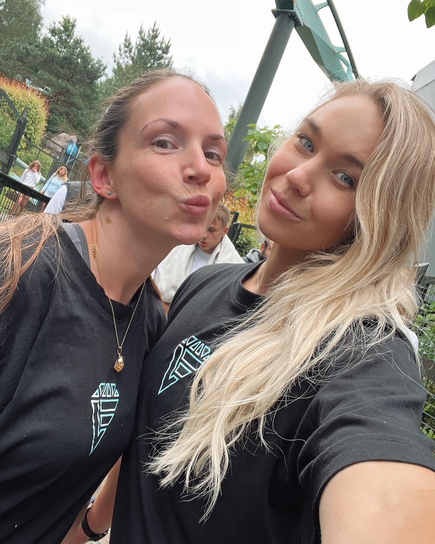 Gorgeous Gorgeous Girls ride rollercoasters wearing their LIVFIT Tops 💎 

Fun fact I&rsquo;m a huge theme park fan and used to visit Alton towers every year but haven&rsquo;t been for probably 5+ years! You can imagine how excited I was to try out t