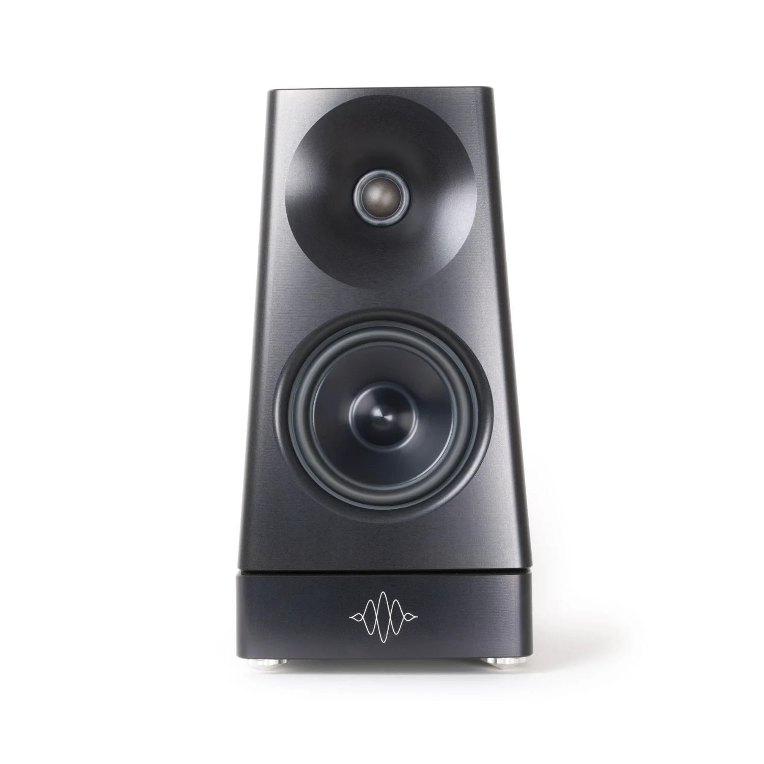 yg-acoustics-cairn-close-up-front.webp