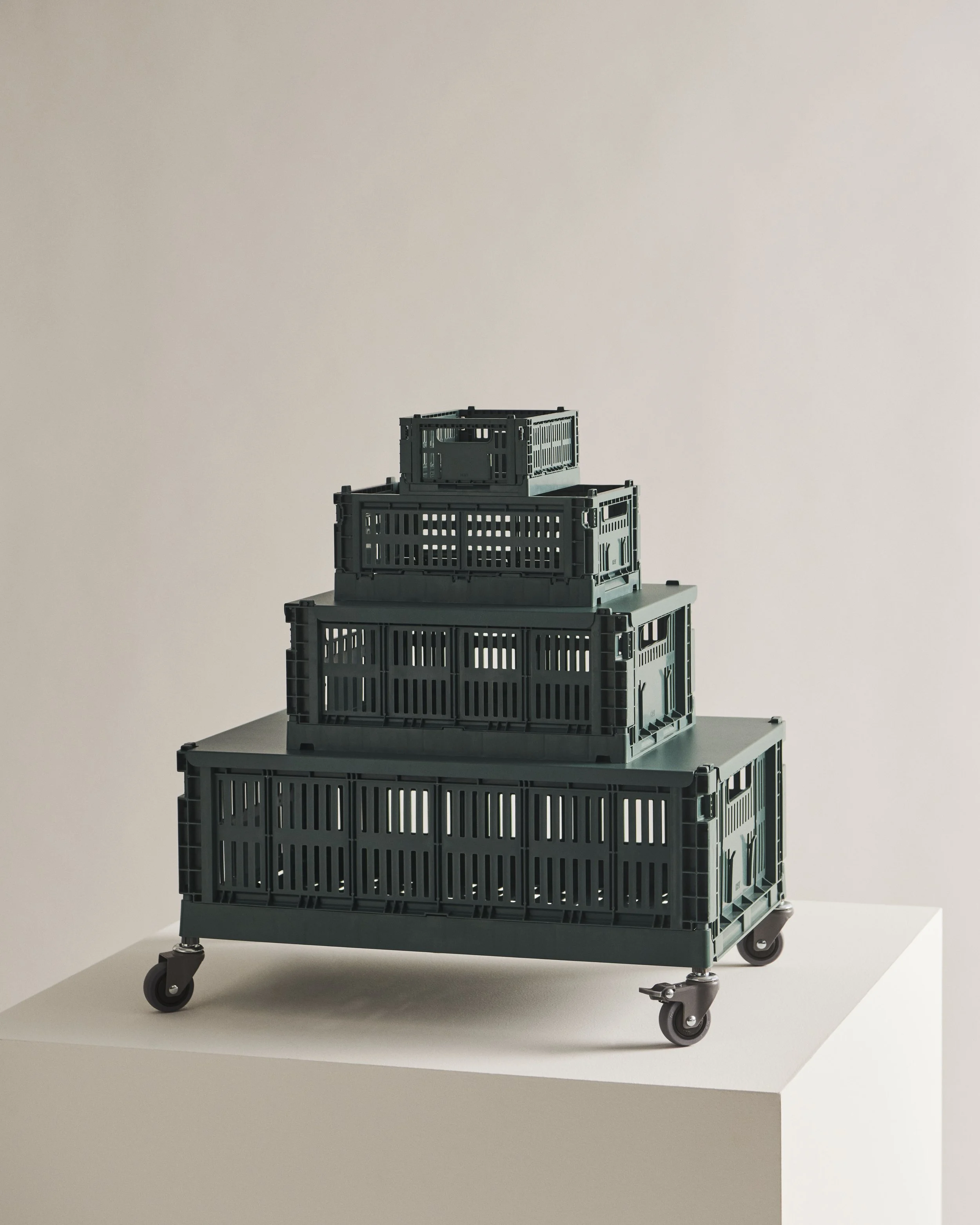 HAY Colour Crate dark green 01.jpg