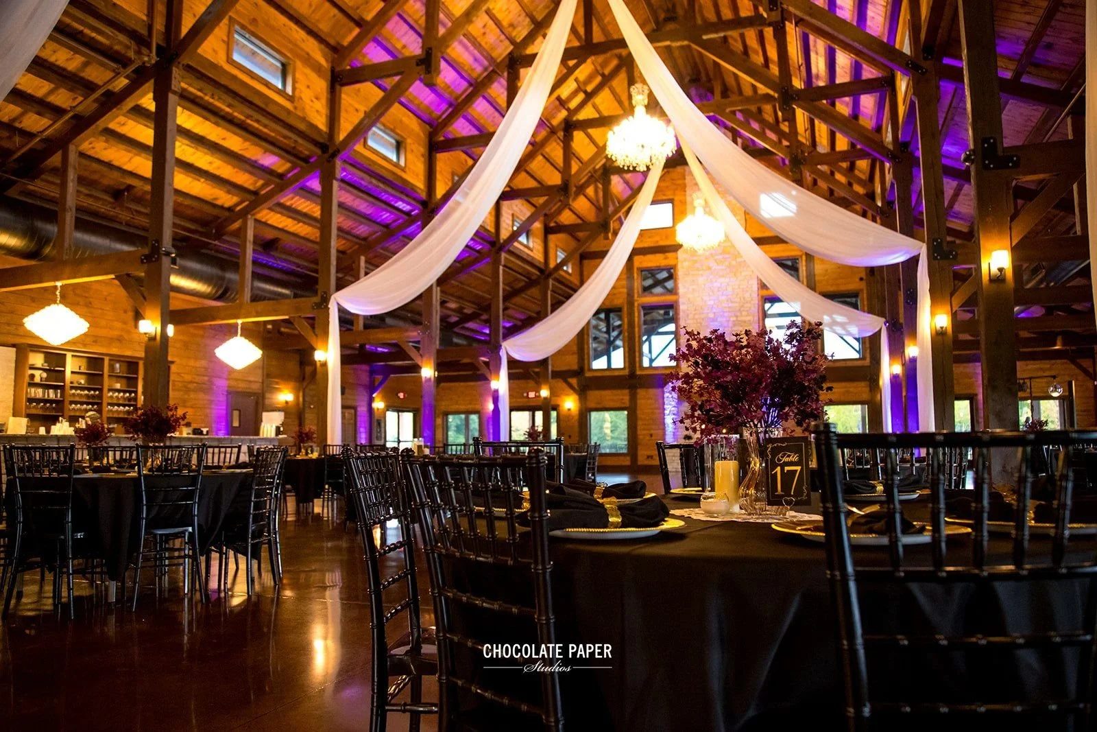 Cincinnati wedding venue hosting up to 400 wedding guests