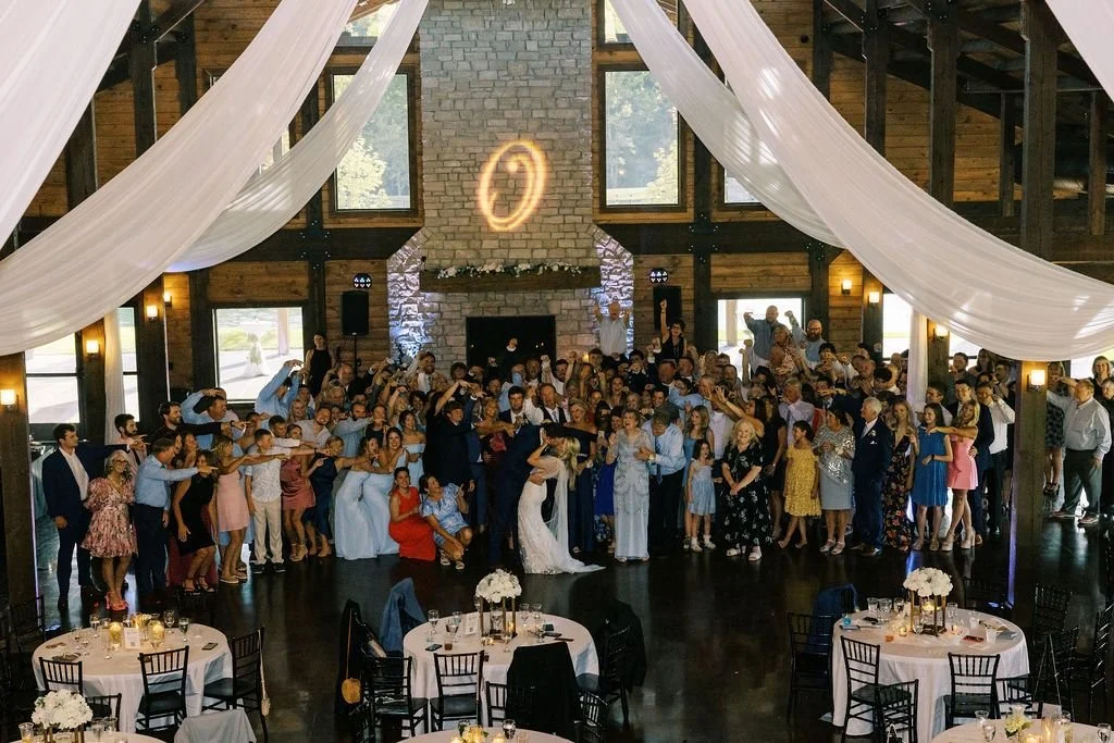 Winter wedding near Cincinnati hosting 200 wedding guests