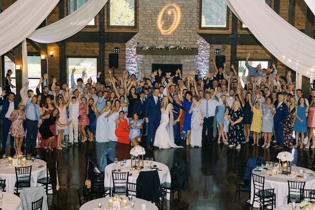 Wedding venue hosting 300 wedding guests near Cincinnati