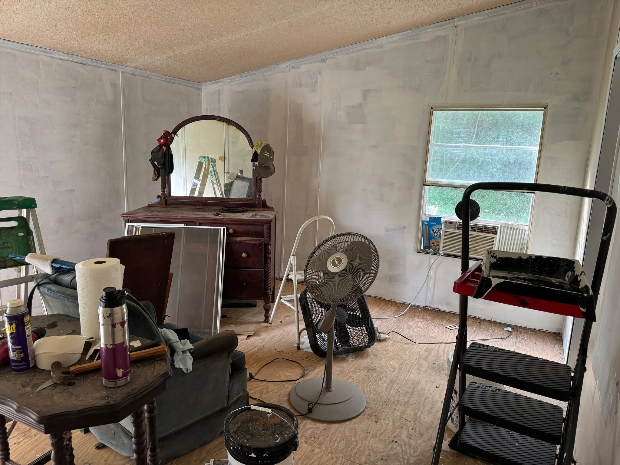 💙 Home for the Holidays &ndash; Can You Help? 💙
We&rsquo;re working hard, to get a family who is working hard, back into their home before the holidays and still need a few items:
Bedroom furniture &amp; bedding
Living room sofa, tables, lamps, rug