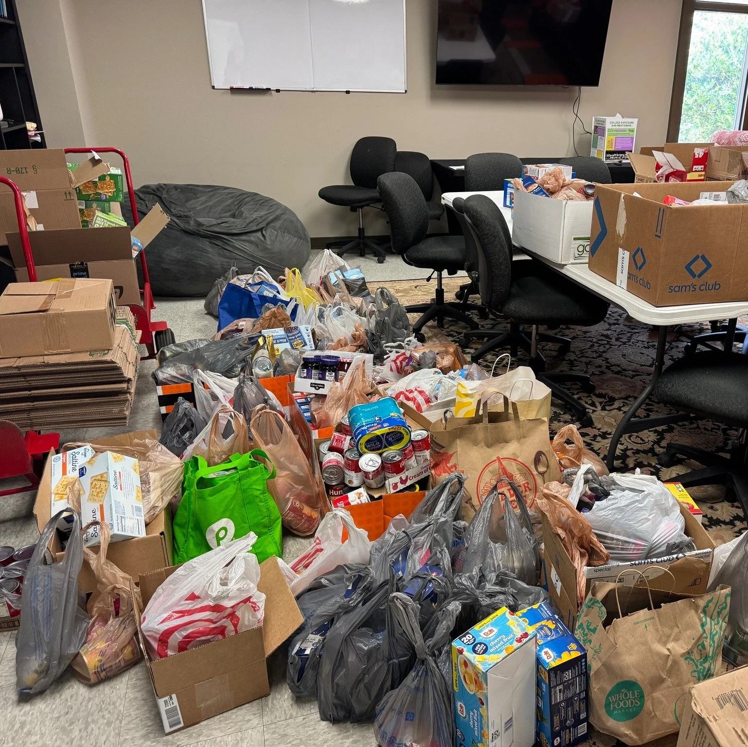 We&rsquo;re so thankful for everyone who has stepped up to bring food &mdash; your generosity is making a real difference for our neighbors! 🧡
We&rsquo;ll continue collecting donations throughout November and will reassess needs once SNAP benefits a