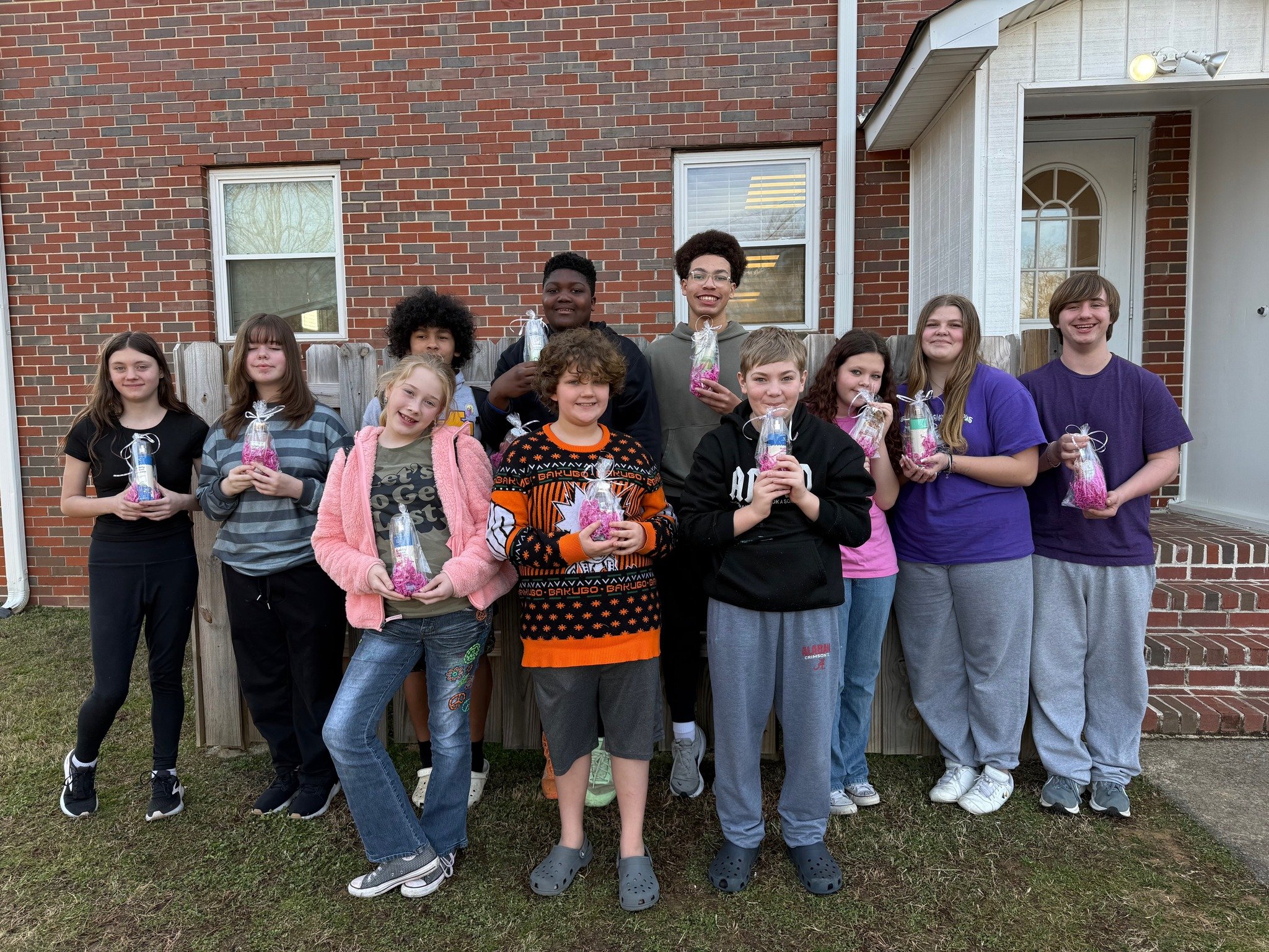 A big thank you to Mrs. Rebecca for the sweetest donations 💕
Because of her generosity, our Jacob&rsquo;s Ladder students were able to create Valentine goody bags for their moms or grandmothers, little bundles of love that say, &ldquo;You matter. Yo