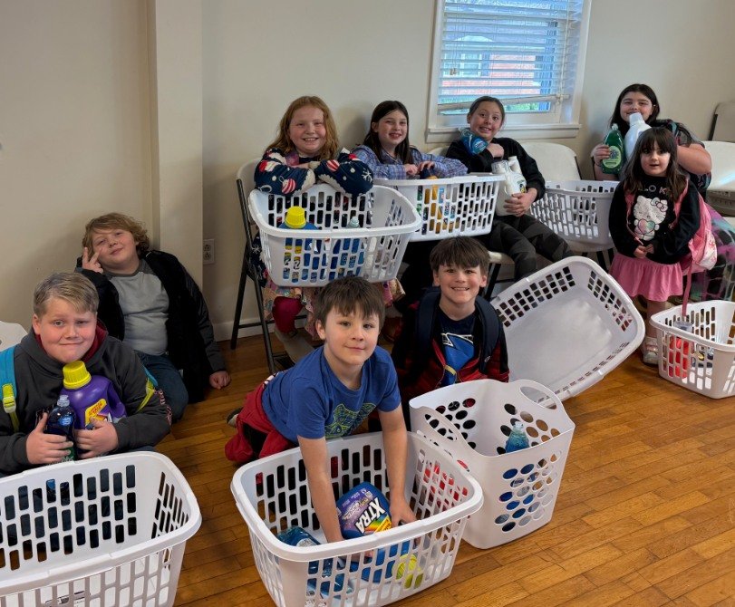 VOLUNTEER APPRECIATION MONTH! 🎉
A big thank you to Malena Smotherman and her 5th grade class at Hampton Cove Elementary School for their generous donation of laundry baskets, detergent, and cleaning supplies for our Jacob&rsquo;s Ladder students.
Be