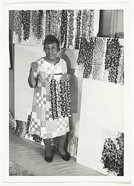 Alma Thomas in her studio, ca. 1968 / Ida Jervis, photographer. Alma Thomas papers, Archives of American Art, Smithsonian Institution.