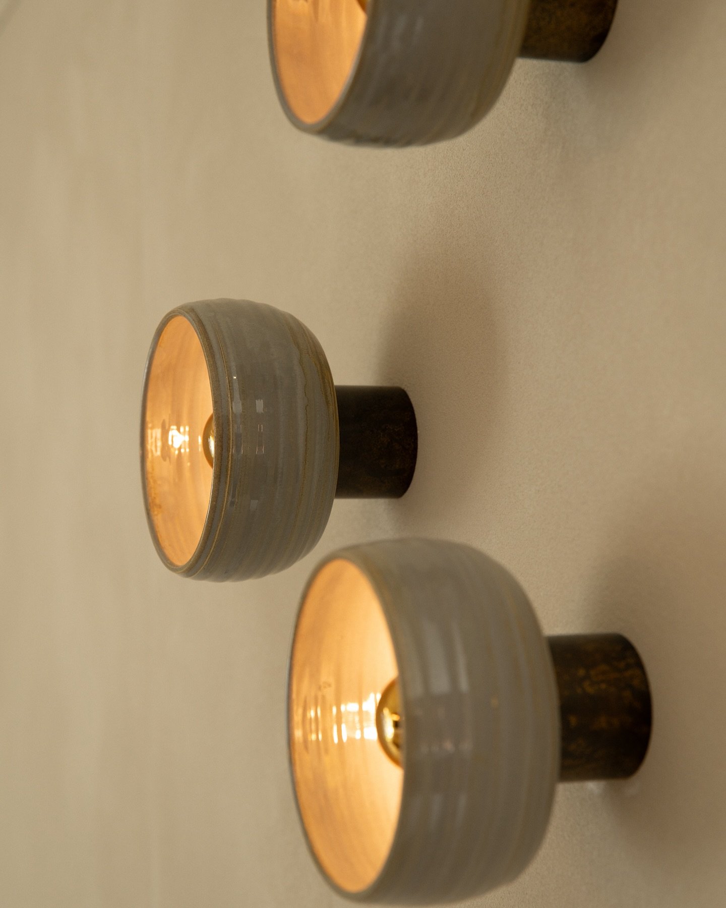Handmade ceramic and brass lightning from @accessori.lighting 

#design #entrance #entryway #serene #concrete #lightning #mvinteriordesign