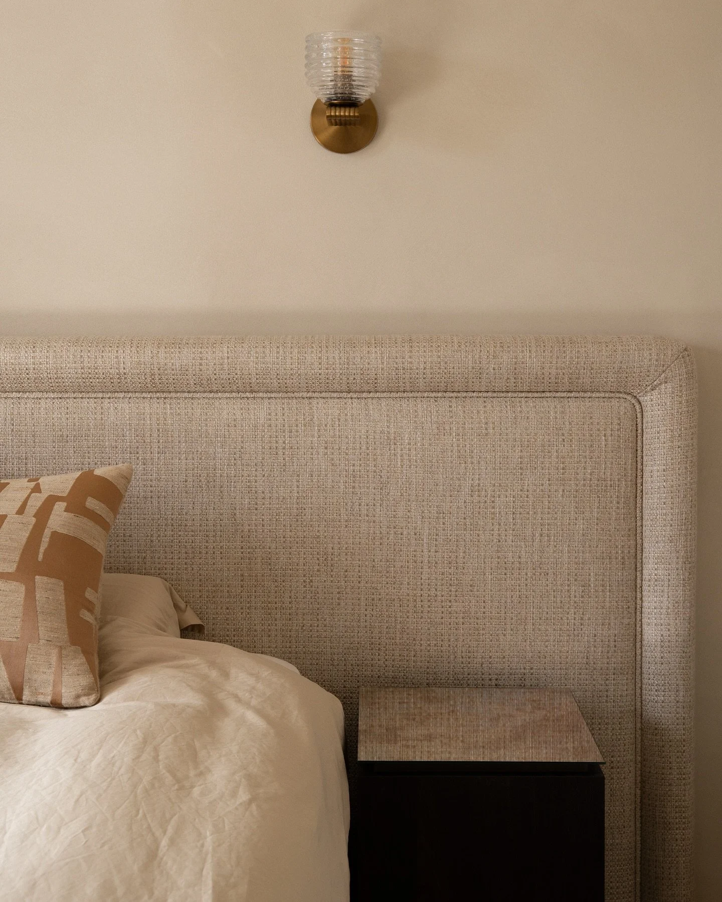 We love to design custom made headboards 🤎 

#bedroom #bedroomdesign #customized #design #mvinteriordesign