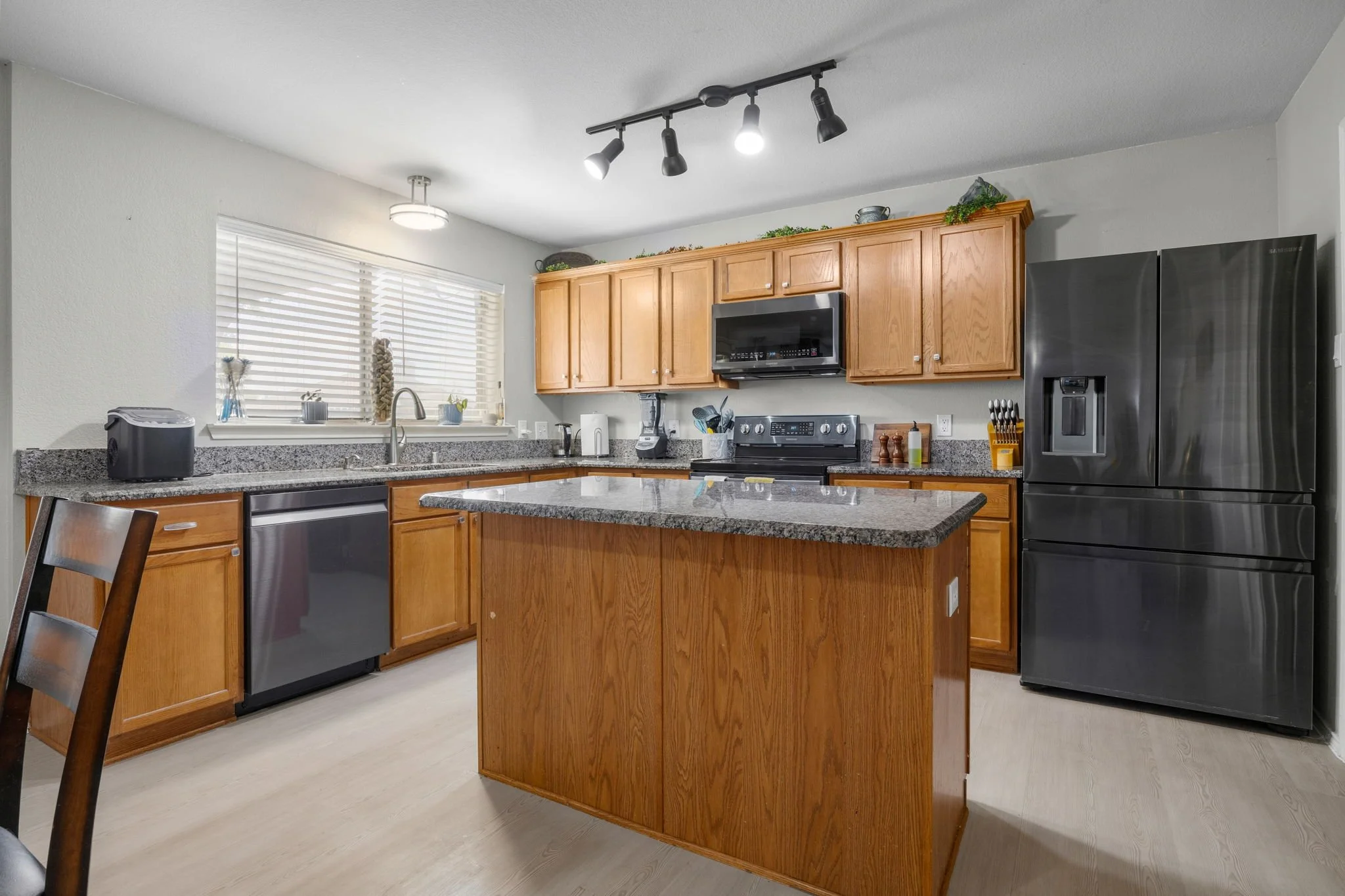 12-web-or-mls-315-highland-creek-dr.jpg