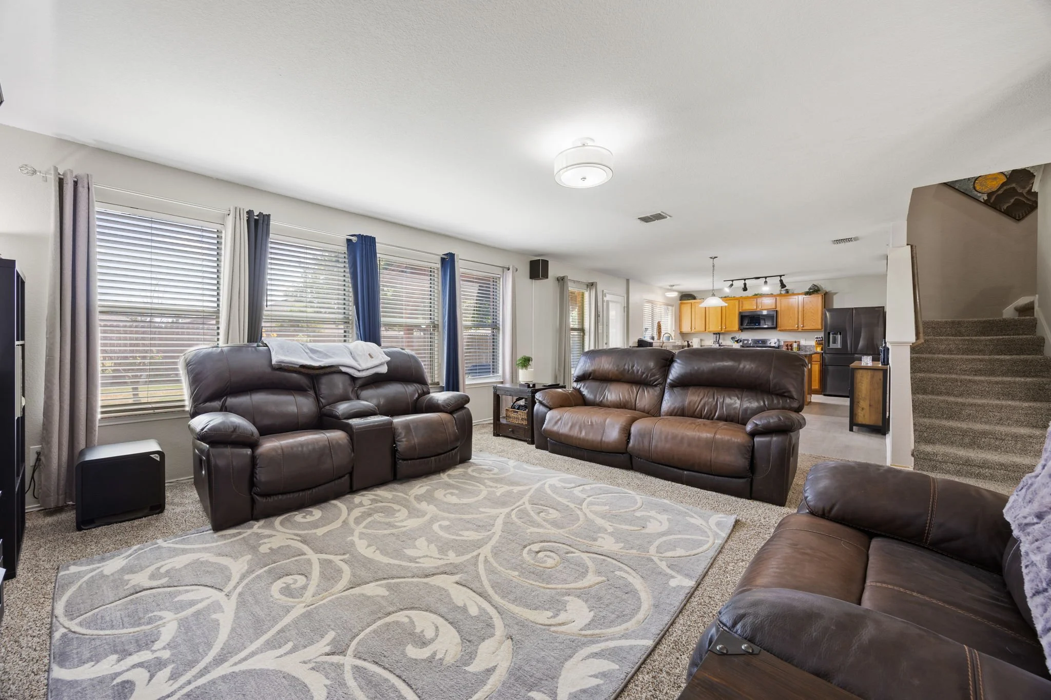 7-web-or-mls-315-highland-creek-dr.jpg