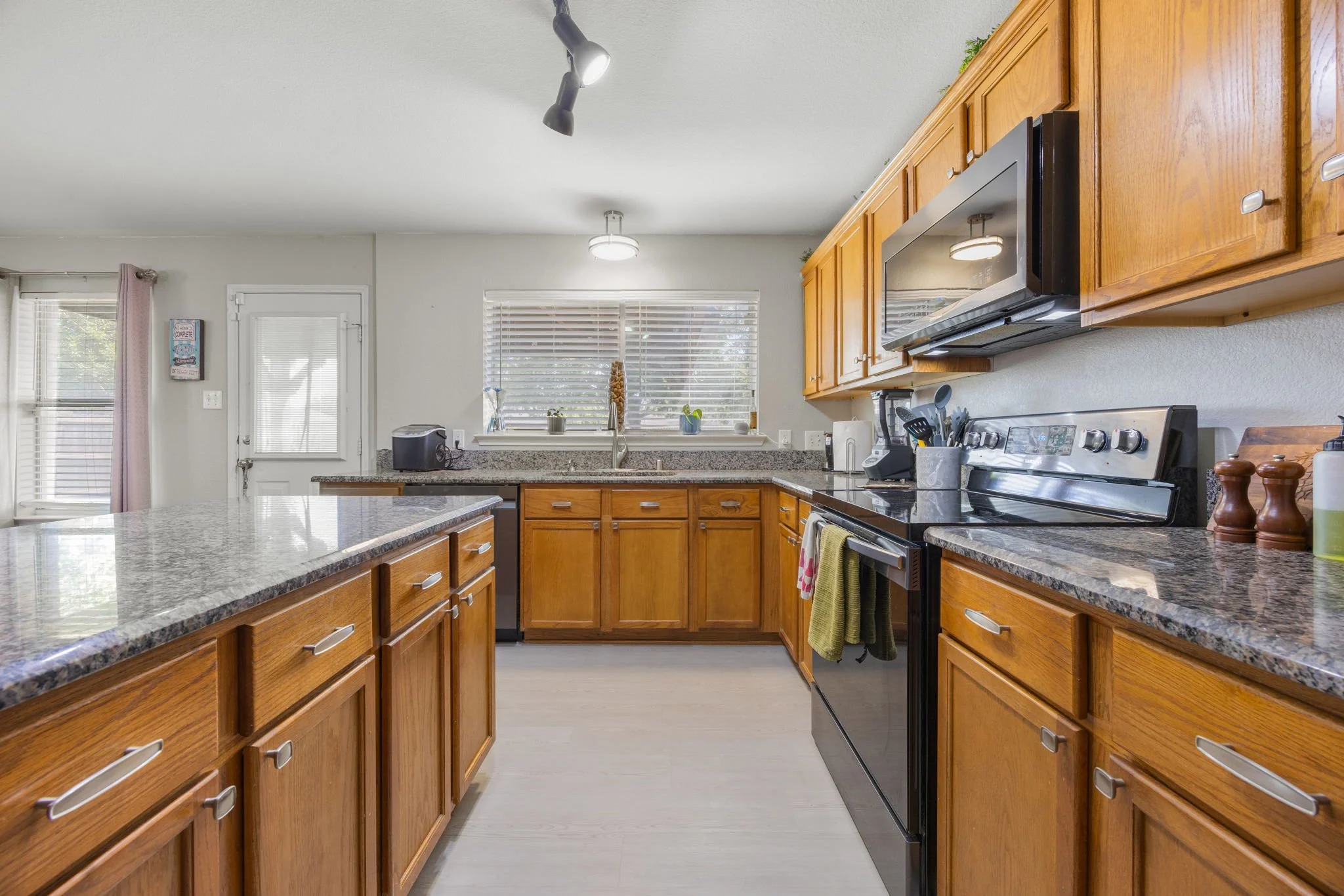 11-web-or-mls-315-highland-creek-dr.jpg