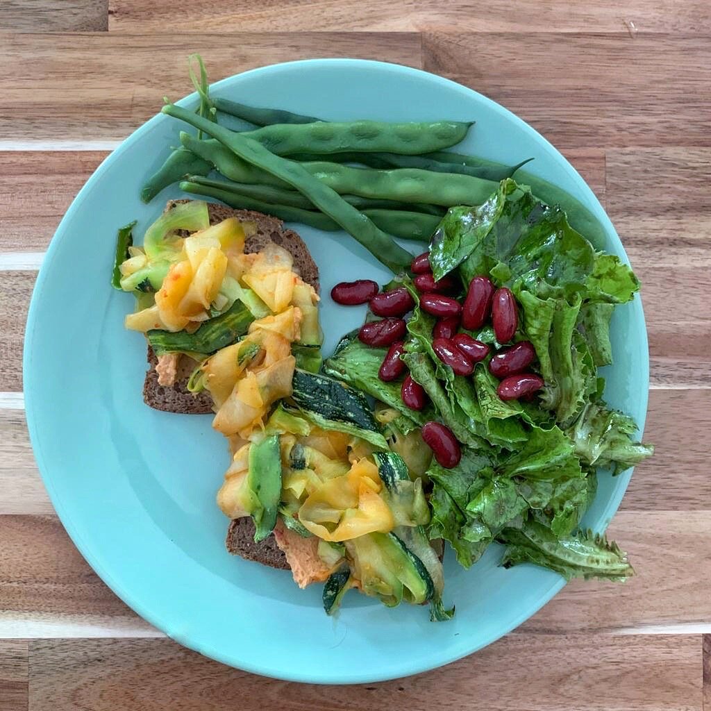 Zucchini-Hummus-Sandwich 