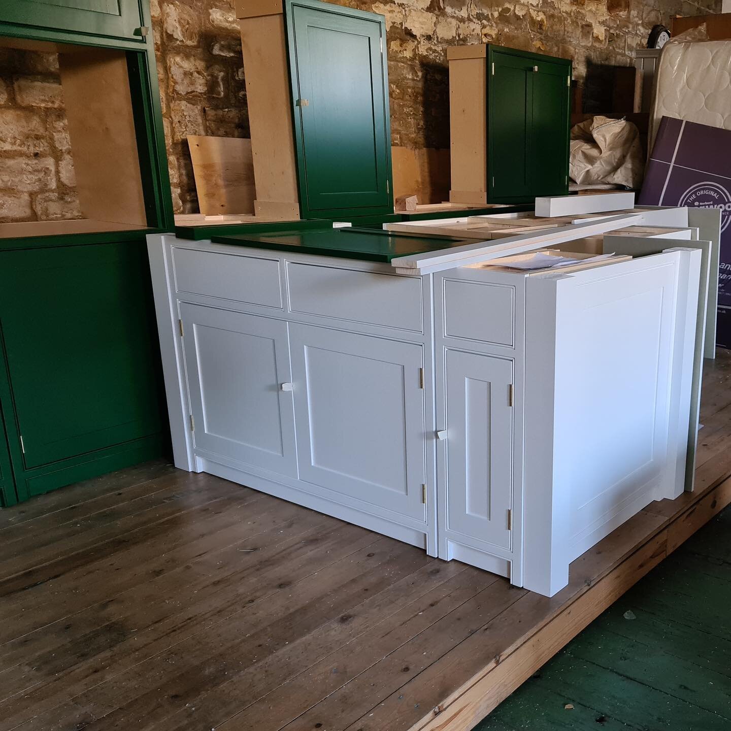 Kitchen painted and ready to go out to our client Little Greene Puck &amp; Brilliant White! 

If you have any questions or would like to send over your designs, send the team an email on info@framedkitchens.co.uk. 🏡
