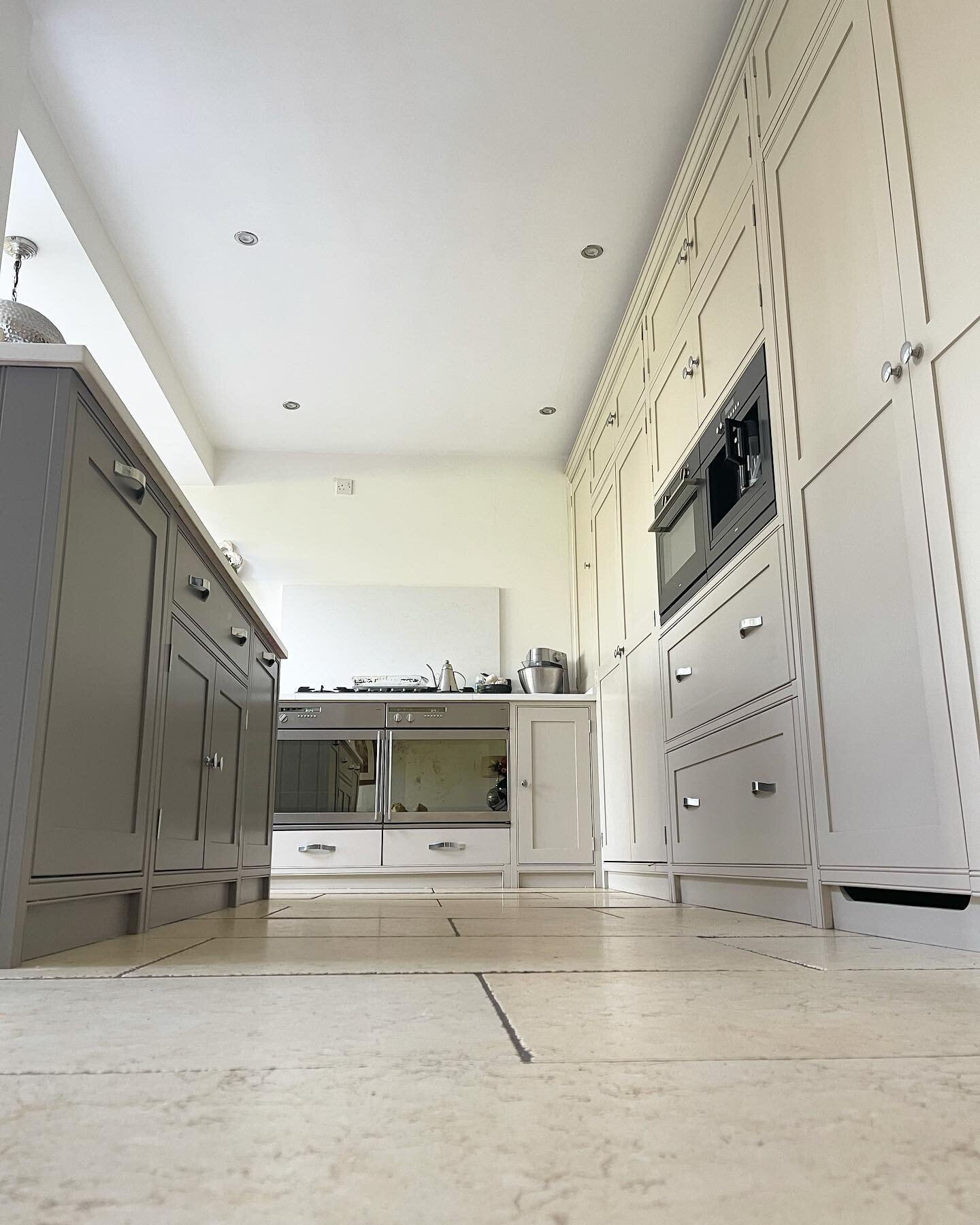 Have you seen what kitchen styles we have to offer? 🤩

This is one in our Coach House range. Take a look on our website for more information - link in bio. Any questions, drop us a DM or we are open until 5pm to call &amp; speak to one of our team.?