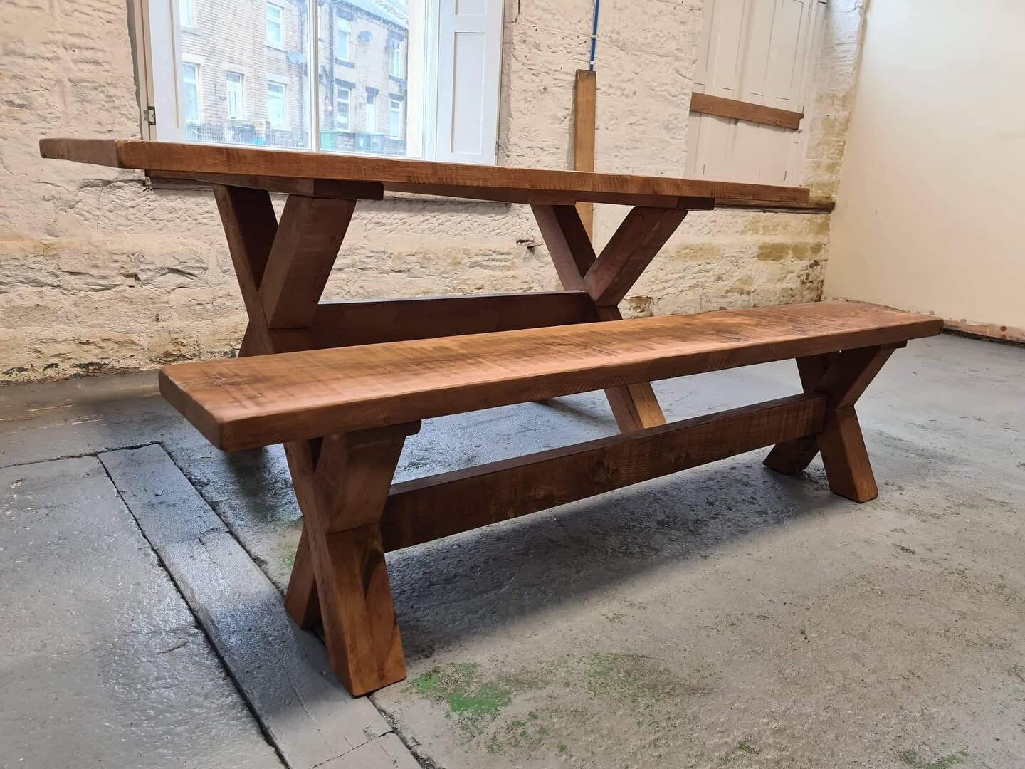 A chunky cross leg table &amp; bench in our Rustic range. 🤩

Check out our website to see what styles we cover for all your kitchen &amp; furniture needs - 

www.framedkitchens.co.uk
.
#rustic #rusticdecor #kitcheninspo #leeds #bespoke #homeinterior