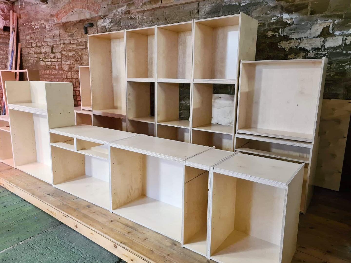 Happy Easter! 🐣❤️

A new client project is hatching.. this weeks birch ply cabinets ready for frames, doors and drawers. Complete cabinets coming up. 👀

www.framedkitchens.co.uk
.
#kitchendesign #cabinet #joinery #yorkshire #leeds #bespoke #furnitu
