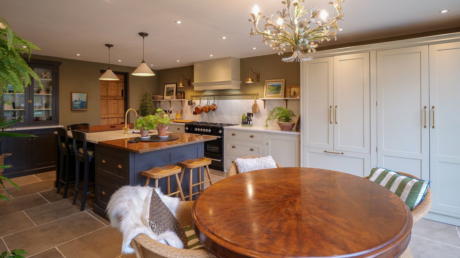 Oundle — bespoke shaker kitchen by Framed Kitchens