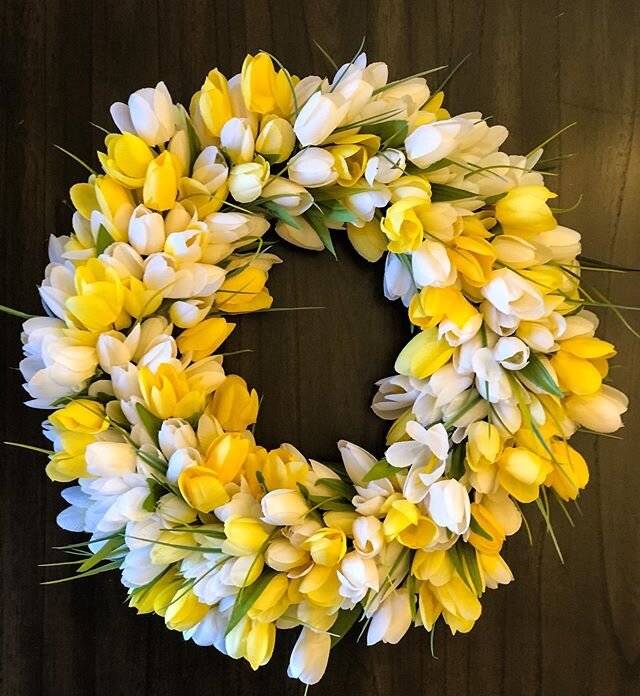 Add a pop of spring to your front door with one of our wreaths made by local creator @mademruk 🌷
