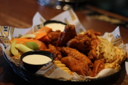 Hero West Sports Grill                               1530 Commerce Ln Joliet, IL                            815.725.1234